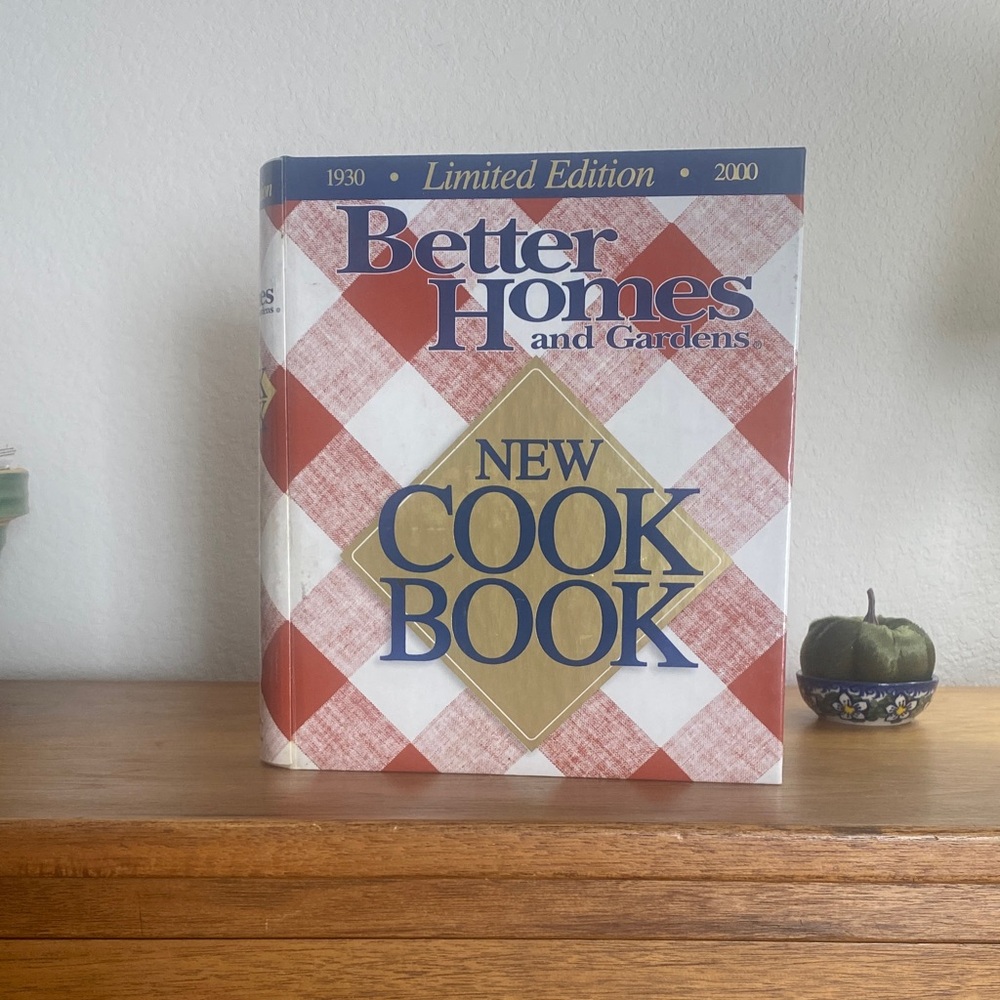 Better Homes and Gardens Red and White Plaid Cookbook